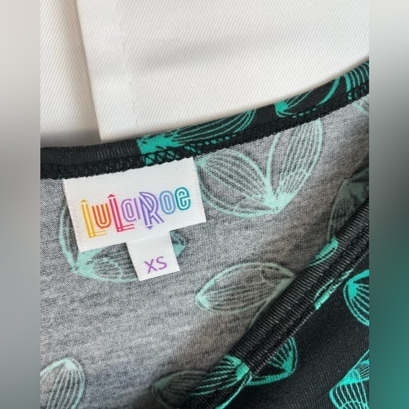 Lularoe Irma Womens Top Shirt Green Black Size XS NWT - Picture 3 of 8
